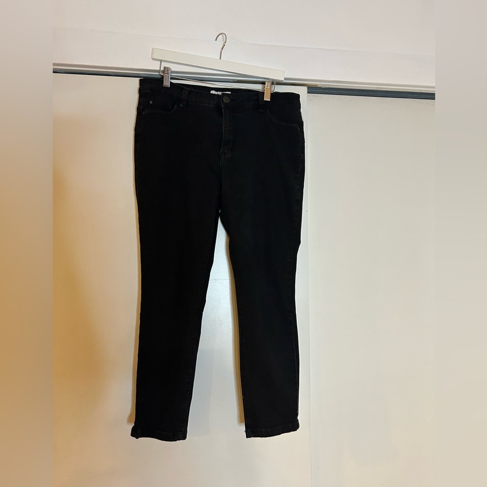 Classic Black Cropped Jeans for Women